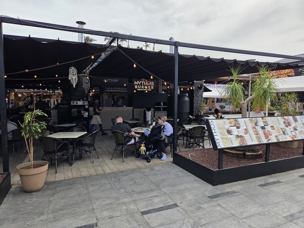 MYTHOS BURGER – Special Fusion Food
