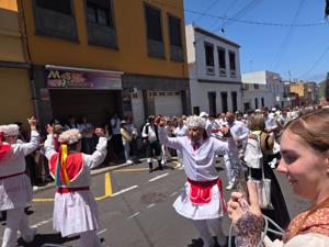 Traditioneller Tanz während der Romería von Tegueste